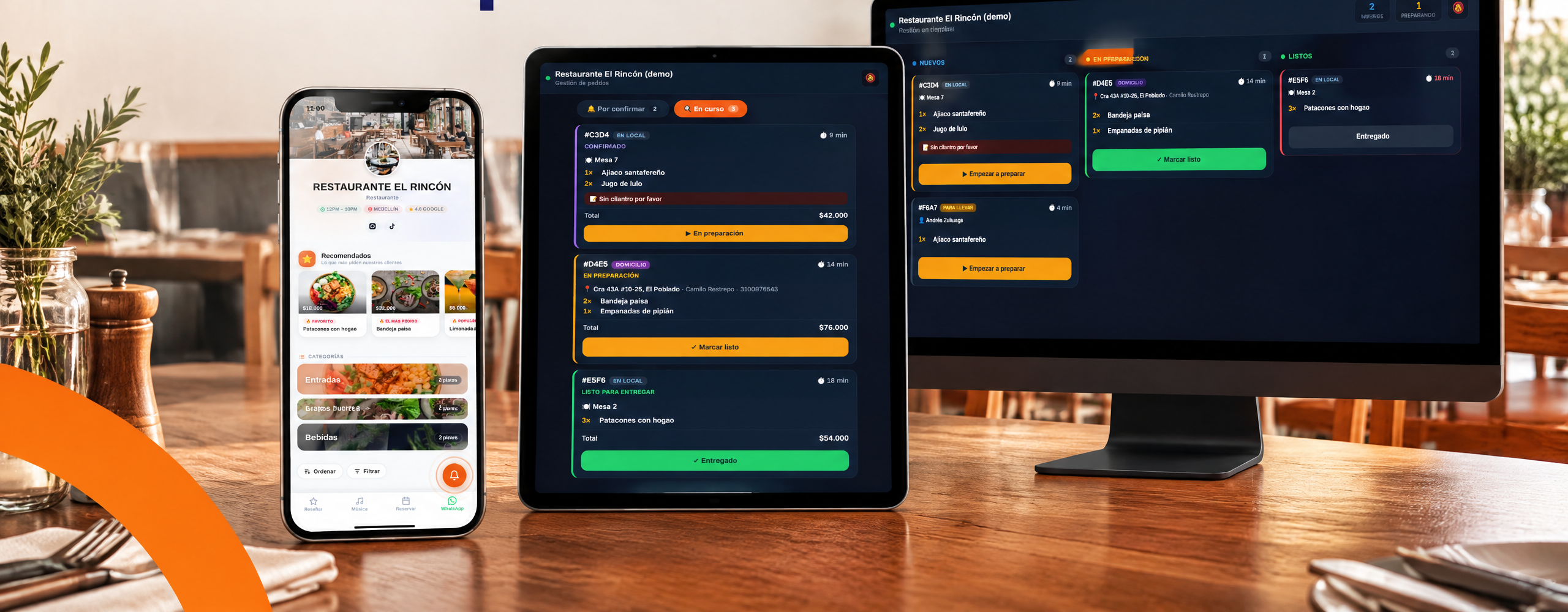 La carta digital de EteonKit en un celular, el panel de mesero en una tablet y el tablero de cocina en un monitor, sobre la mesa de un restaurante